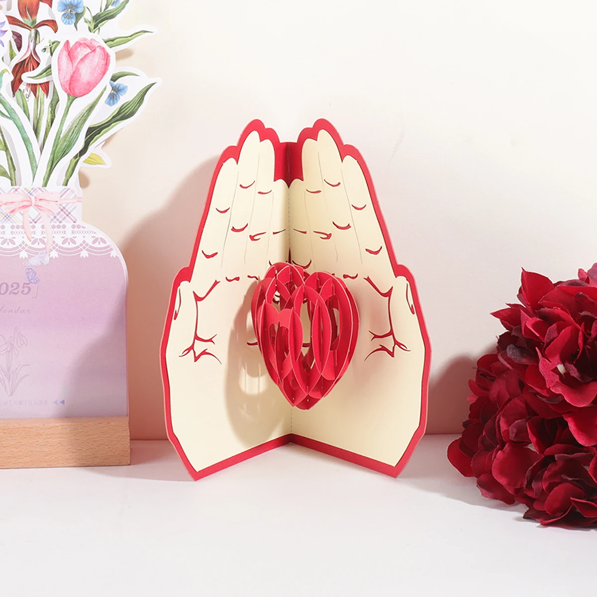 بطاقة منبثقة على شكل قلب وردي ثلاثي الأبعاد، هدية منحوتة ورقية مصنوعة يدويًا لعيد الحب، مغلف بطاقة اعتراف الذكرى السنوية