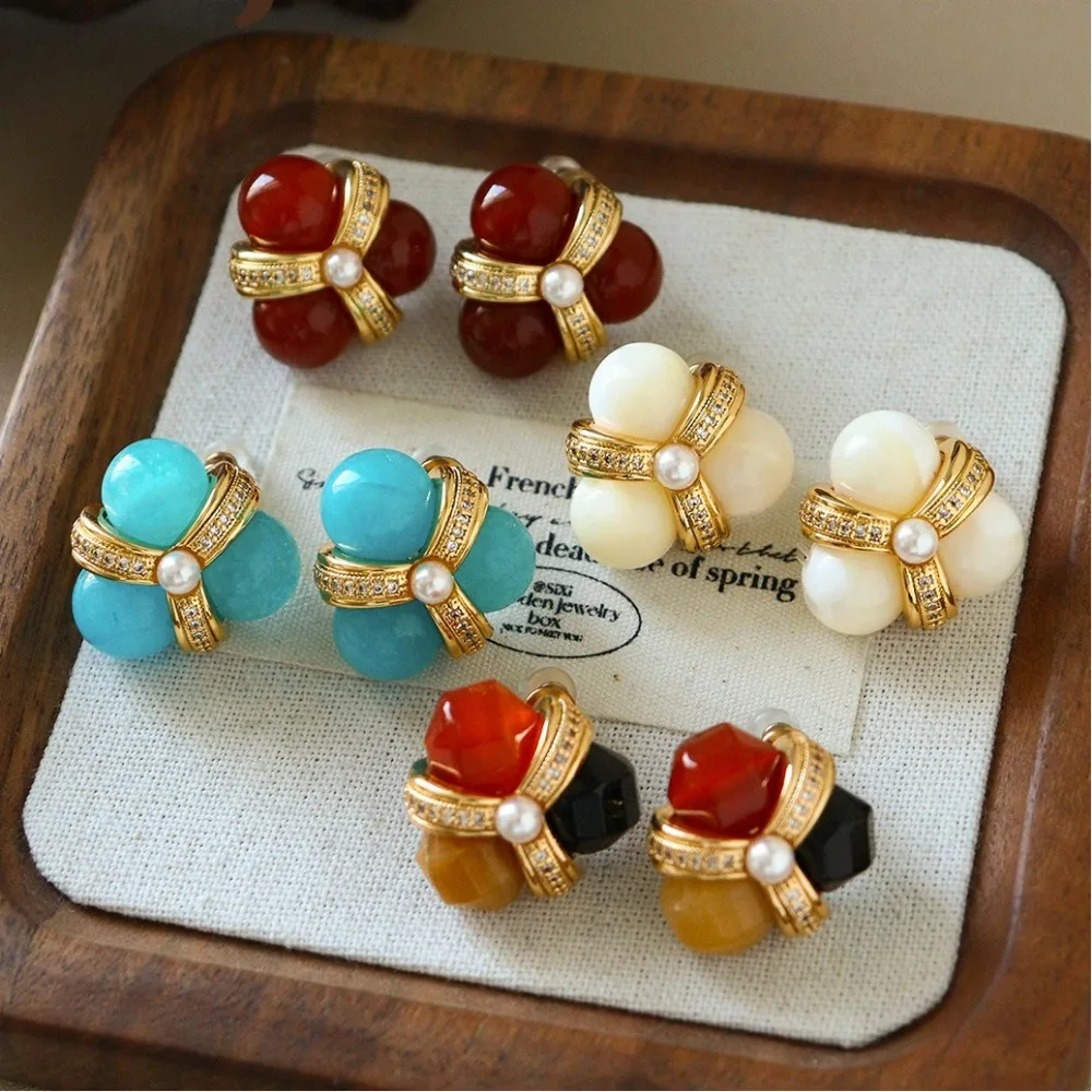

New Retro Fashion Versatile Colorful Natural Stone Triangle Earrings Light Luxury High-end Glass Pearl Earrings for Women