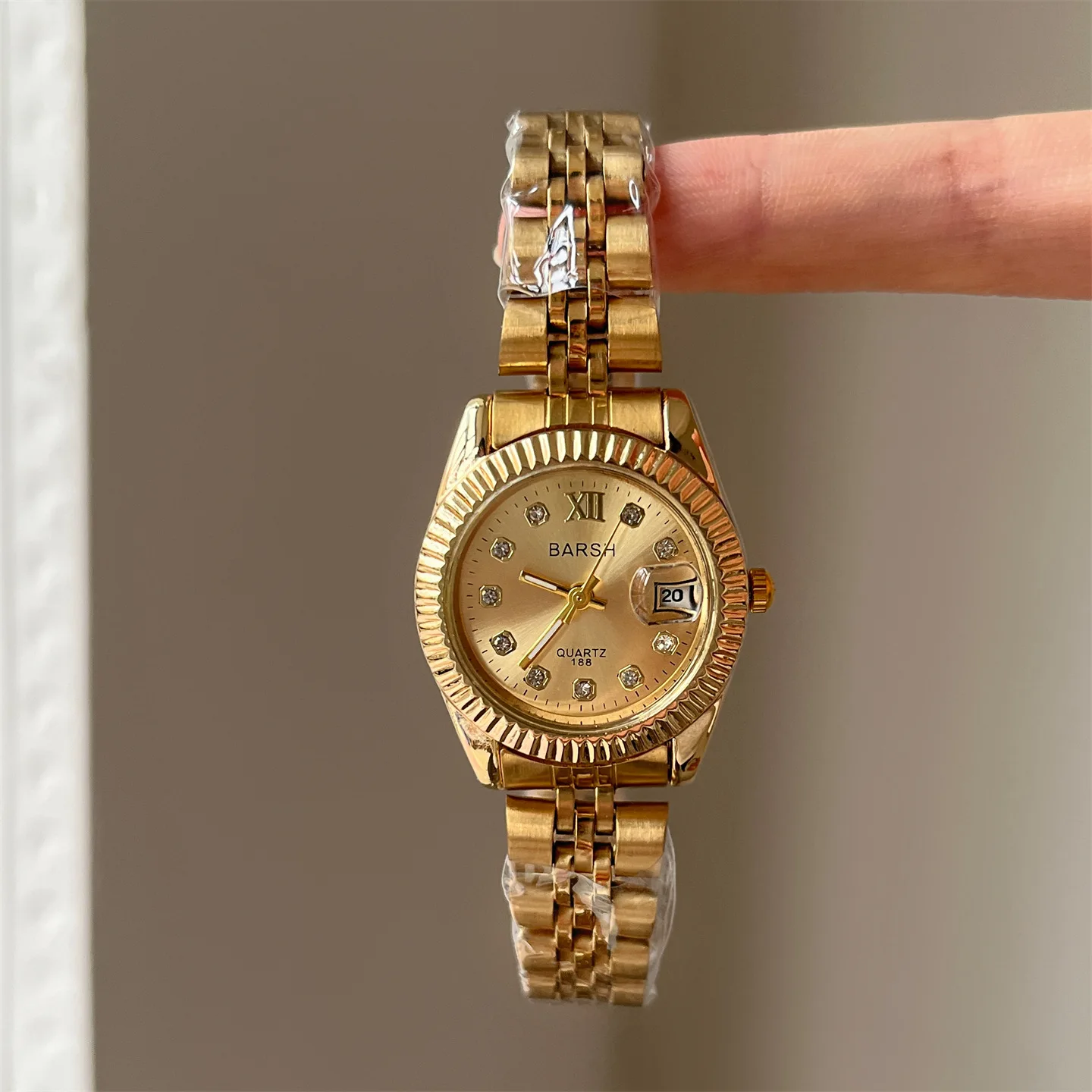 Gold-plated stainless steel women's watch, round dial with calendar, casual quartz watch, ladies' stainless steel wristwatch.