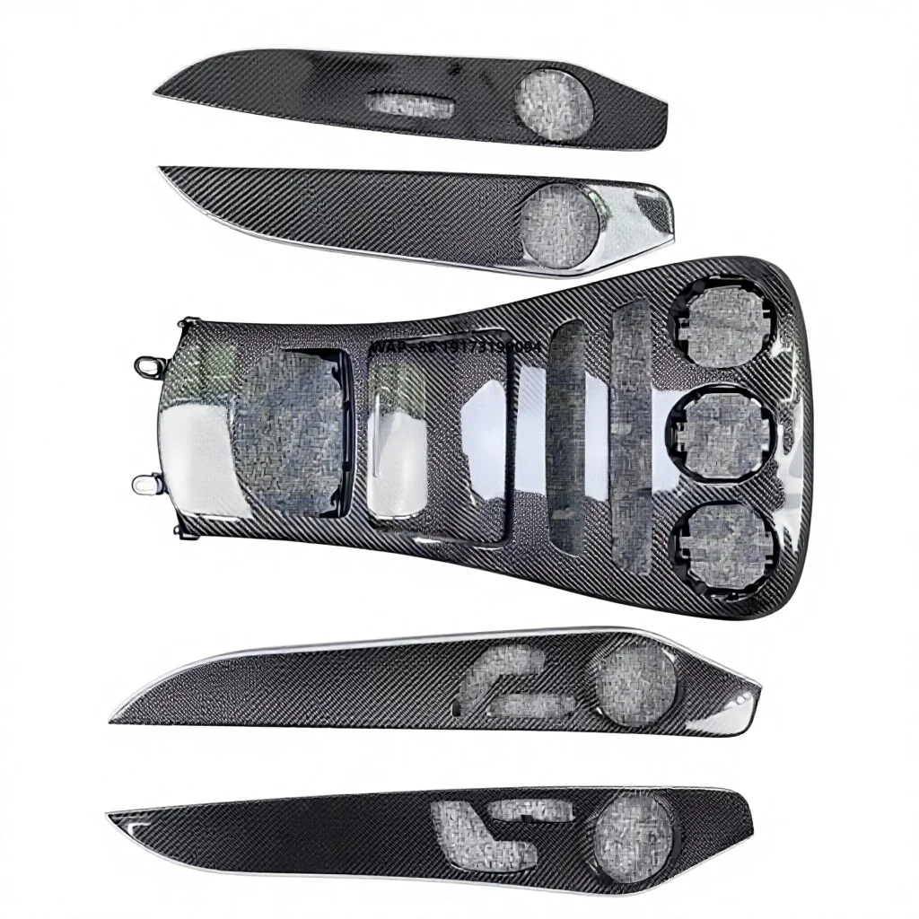 

Накладки из карбона для интерьера W205 C63 C43 C63s E63 W213 GLC63s GLC43: центральная панель и дверные панели, замена штатных