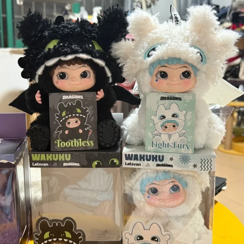 Limited Wakuku Blind Box Co-Branded Vinyl Pop Speelgoed Opknoping Kaart Leuke Gevoerd Plastic Poppen Speelgoed Ornamenten Sturen vriend Gift