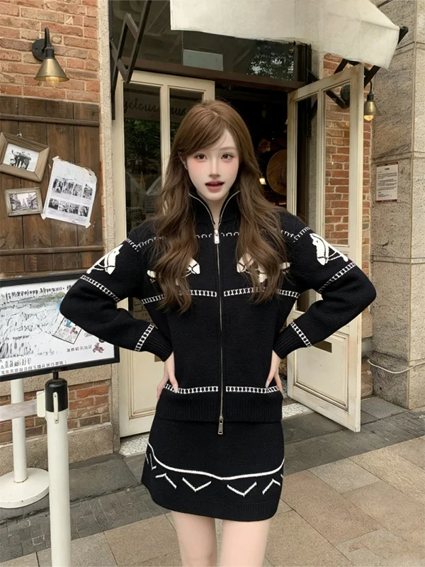 

Серый вязаный свитер на одно плечо с длинным рукавом для женщин, повседневный стиль, осень-зима, новая модная облегающая кофта, тренд колледж-стиля