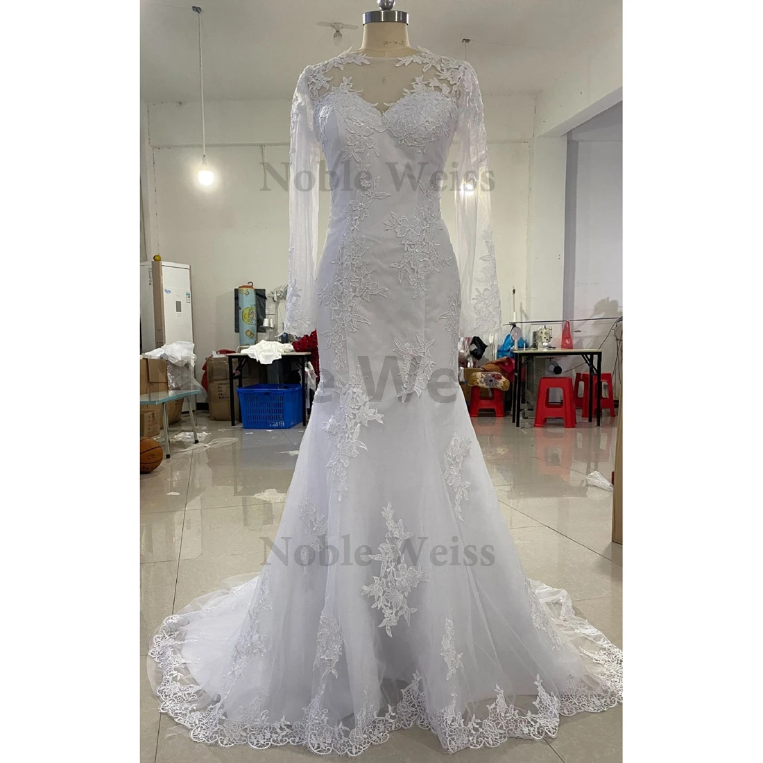 ชุดแต่งงานรถไฟศาล O-Neck หรูหราพร้อมงานปักสําหรับเจ้าสาว