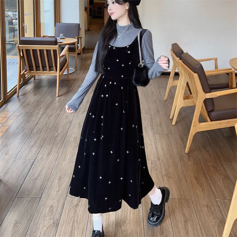 طقم فستان قصير أنيق بتصميم مخملي متعدد الاستخدامات مكون من قطعتين لبدلة قميص قاعدة ندفة الثلج النحيفة والمتألقة