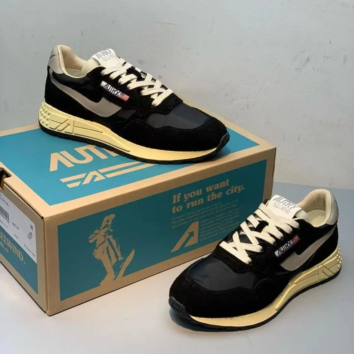 

Classic Thick Soled Women Casual Board Shoes AUTRY MEDALIST Fashion Versatile Trendy Women Shoes Lace up Sports Style White Shoes
