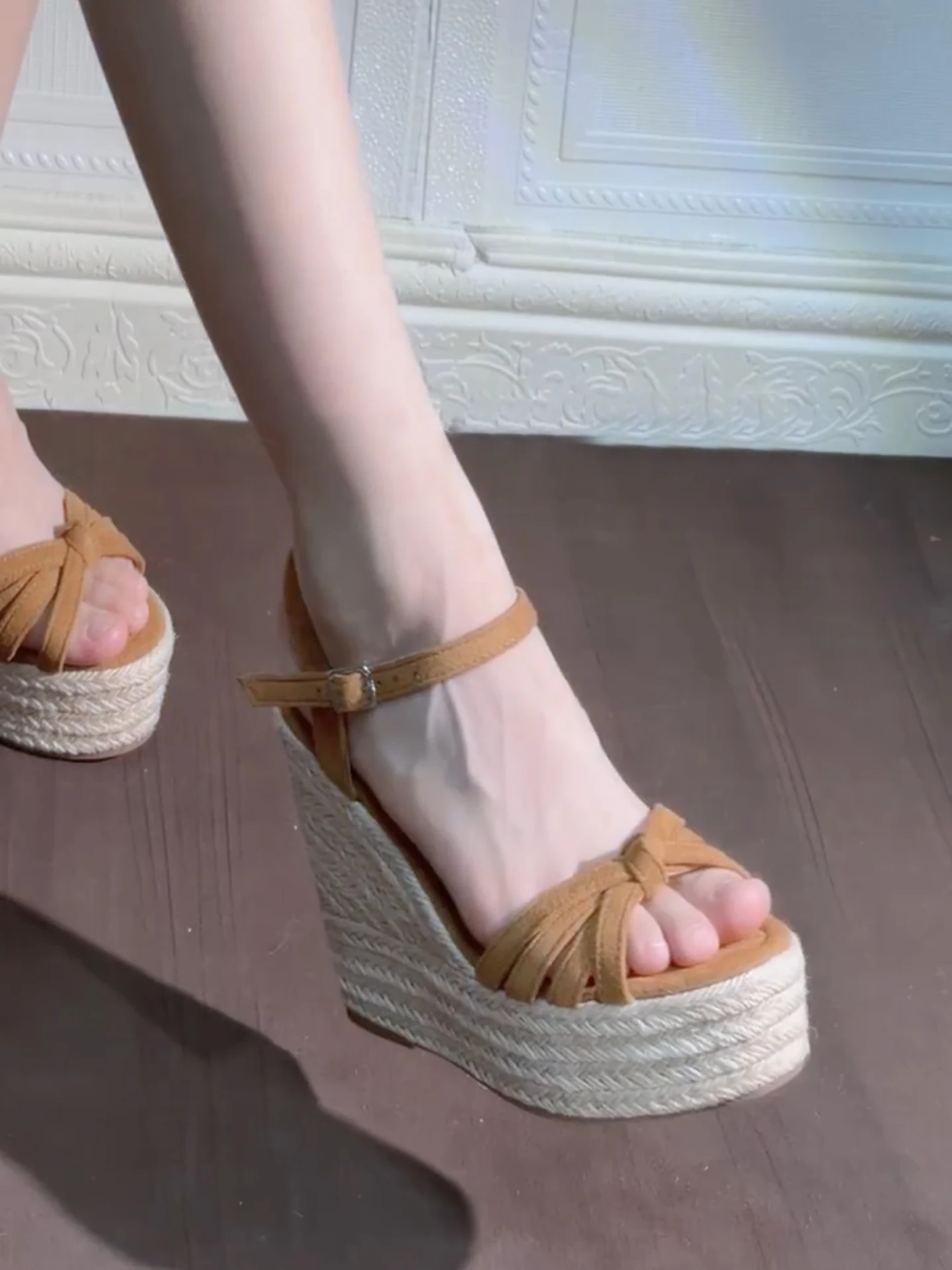 sandalias-de-tacon-de-cuna-retro-de-paja-tejida-con-punta-abierta-para-mujer-nuevas-de-verano-2026-hermosas-con-hebilla-su