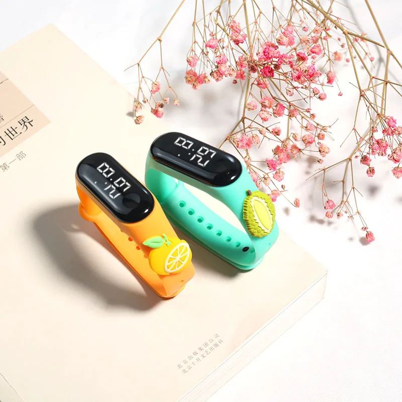 Fashion Children Electronic Watch Luminous LED Fruit Sports Bracelet Girls Boys Watches Electronic Silicone Wrist Watch for Kids