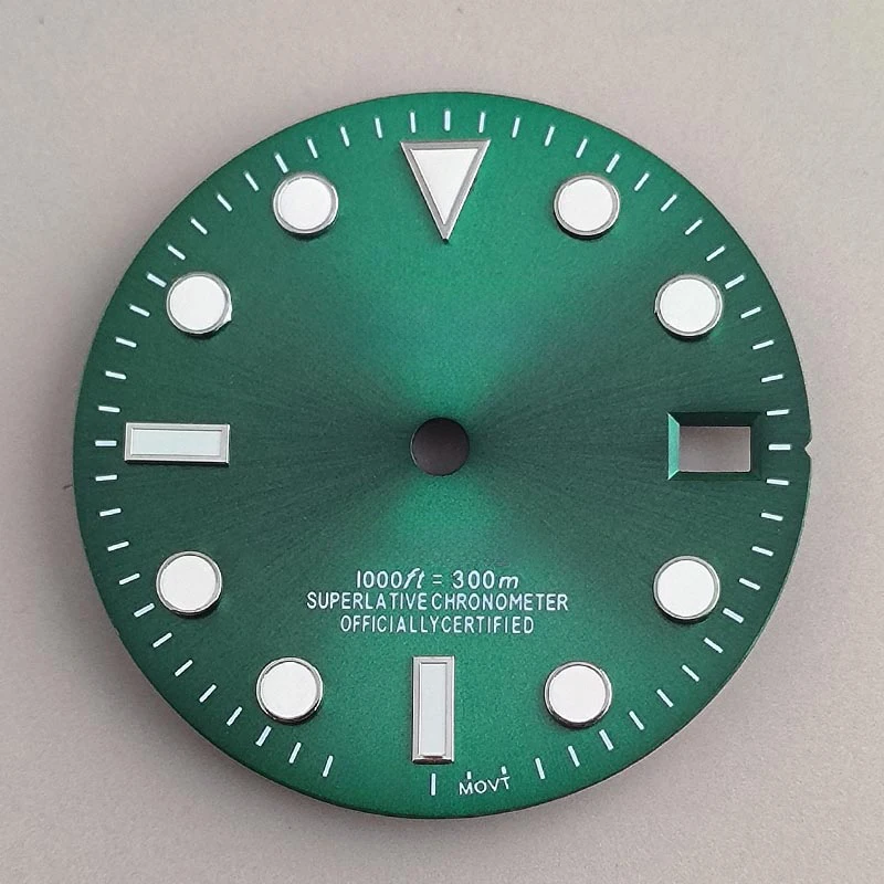 The new SUB sunray modified S dial has round studs 28.5mm green luminous NH35 NH36