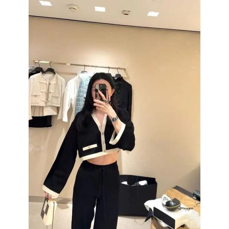 2025 Summer New Hardware Buckle Black And Yellow Contrasting Flared Sleeve V-neck Knitted Cardigan Jacket