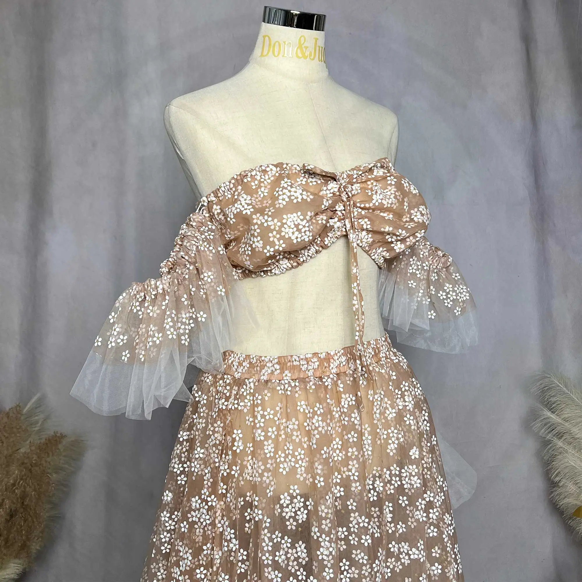 2024 Nuovi abiti da baby shower per donna incinta Abiti premaman eleganti Tulle stampato con spalle scoperte Set da due pezzi Foto