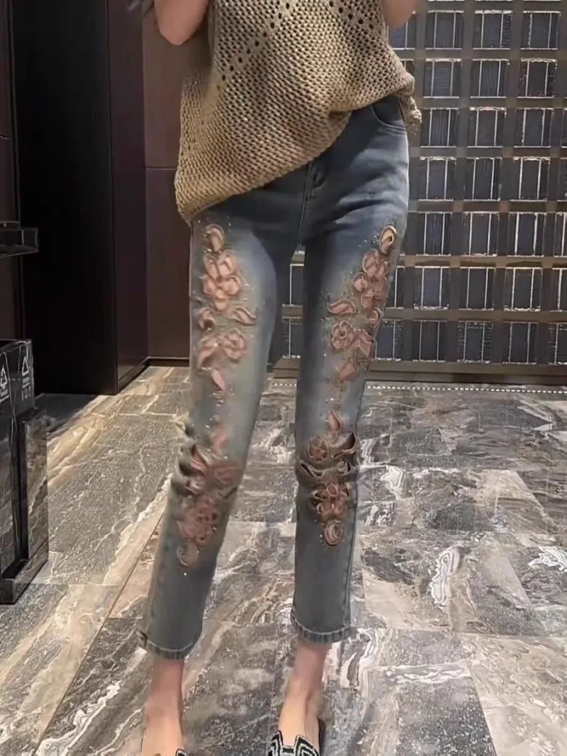 Damskie dżinsy z wysokim stanem, haftowane, ażurowe, w stylu heavy industry, na lato 2025, koreańskie, uniwersalne, modne spodnie typu eight-point pipe.