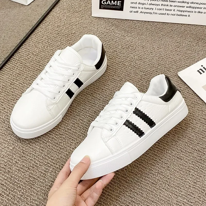 

Women Flat Leather Ladies Running ShoesNEW Lace-up Women's Casual Sneakers Fashion Painted Graffiti Lace Up Sports Shoes for