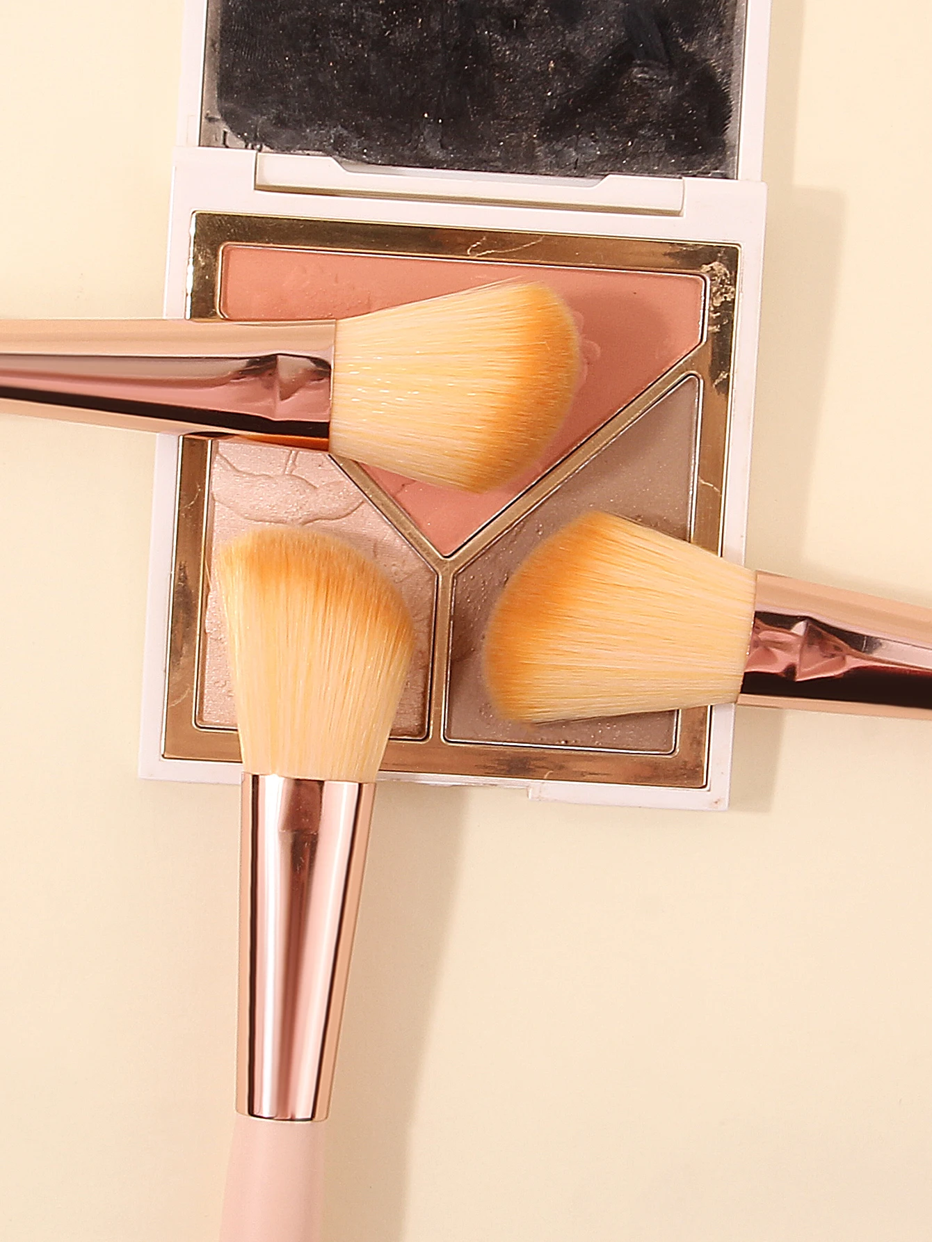 3pcs portable blush brush, conture brush, facial soft bristle makeup brush, a multi-functional makeup tool for beginners