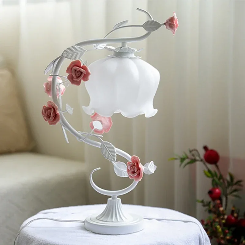 Romantic European Type Rose Flower Pink Desk Lamp Modern Contracted Creative Bedroom Pink Girl Children Room Bedside Lamp