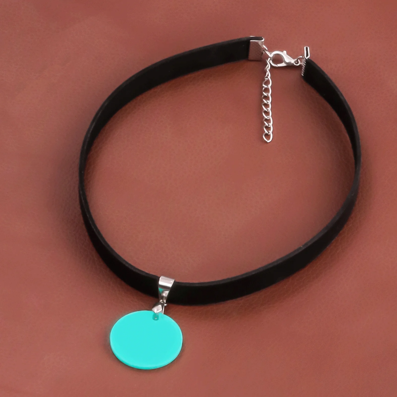 أنيمي دان دا دان قلادة الأخضر الاكريليك تأثيري Ayase مومو الدعائم المعلقات امرأة سلسلة مجوهرات المشجعين هدية ياردروب اكسسوارات #2