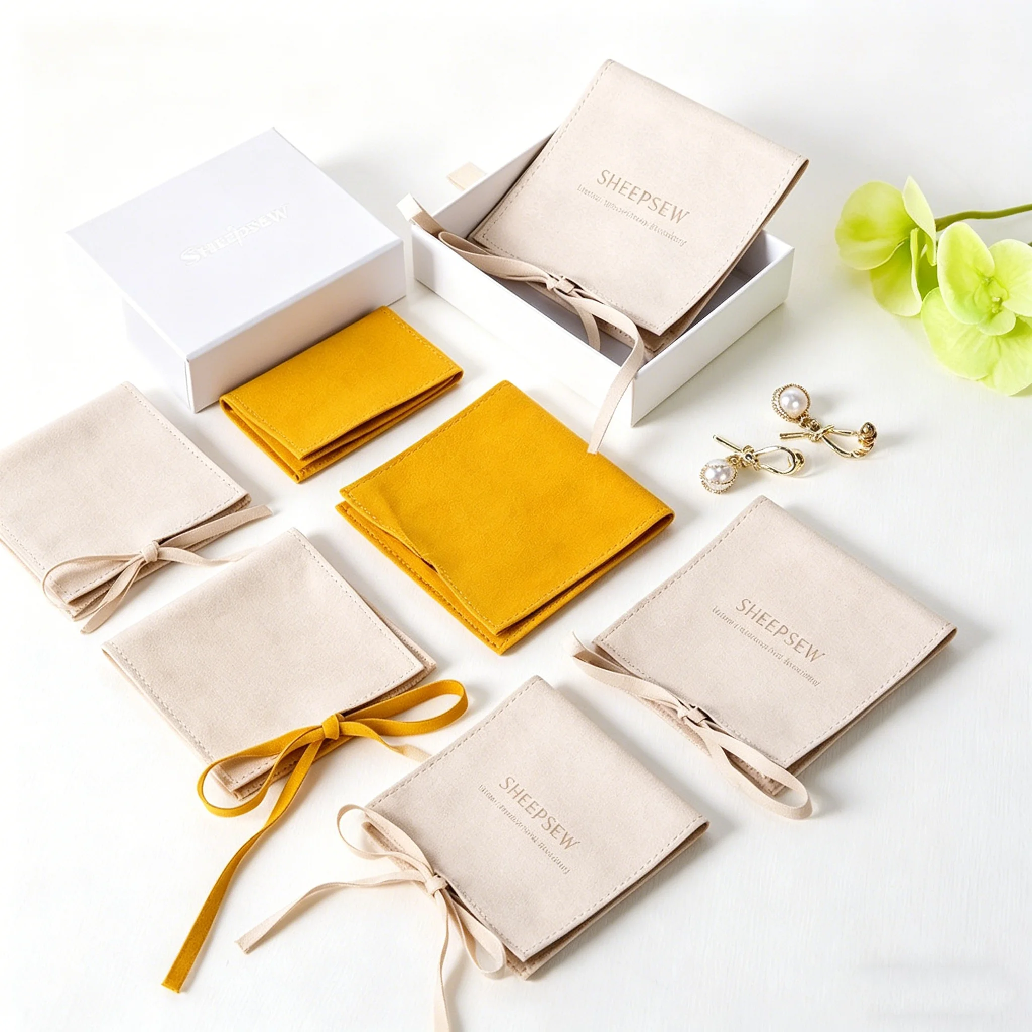 

Новейший маленький мешочек SheepSew 2 из микрофибры под замшу для хранения и демонстрации украшений (колье, браслетов)