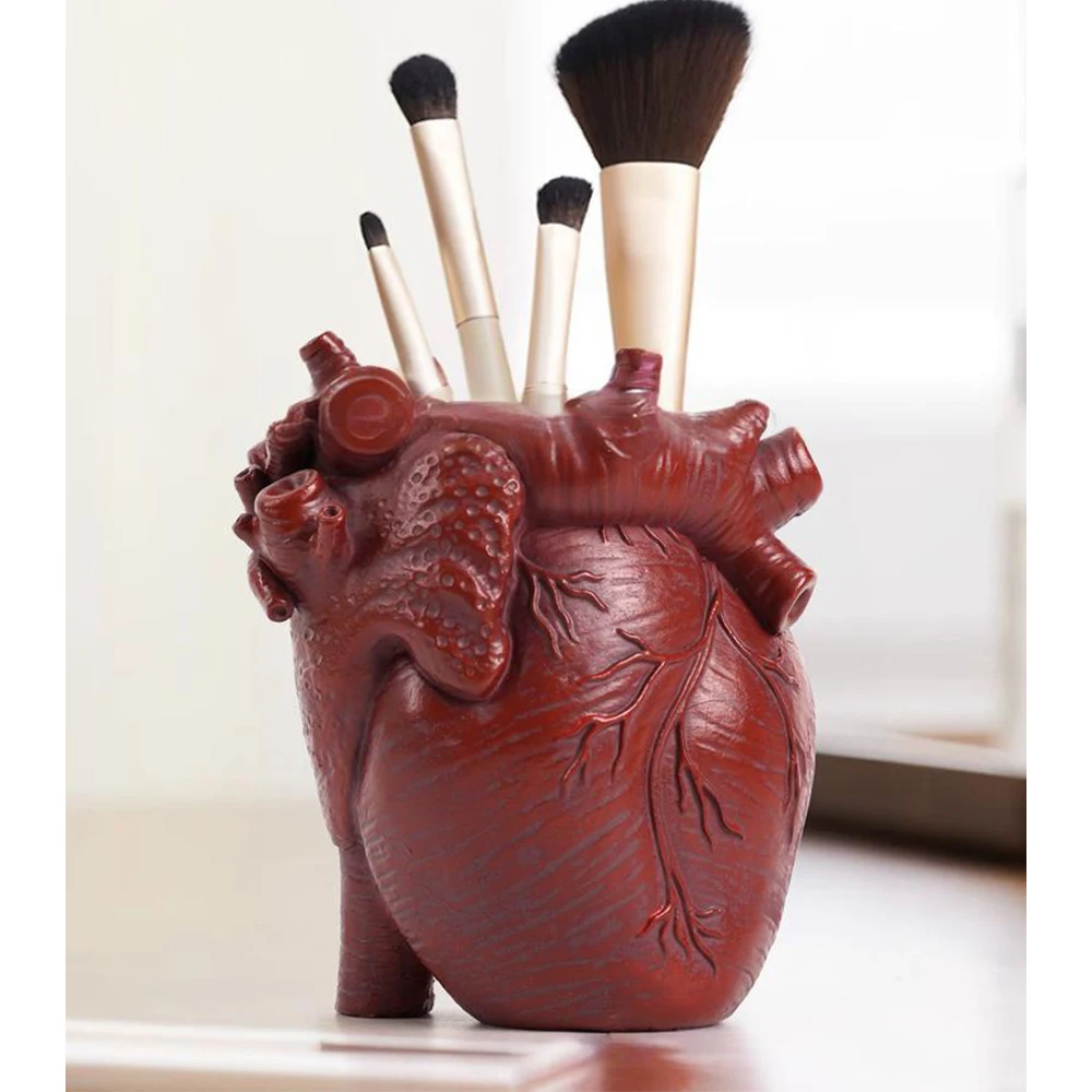 Core Translation Simulated Heart Pen Holder home decor items Resin Ornament Home Decor for Living Room Study Desktop Ideal Gift