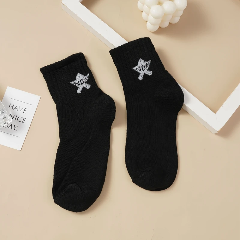 Chaussettes à rayures noires et blanches pour femmes, pentagramme brodé, mode printemps et automne, chaussettes de sport décontractées, chaussettes en coton pour femmes