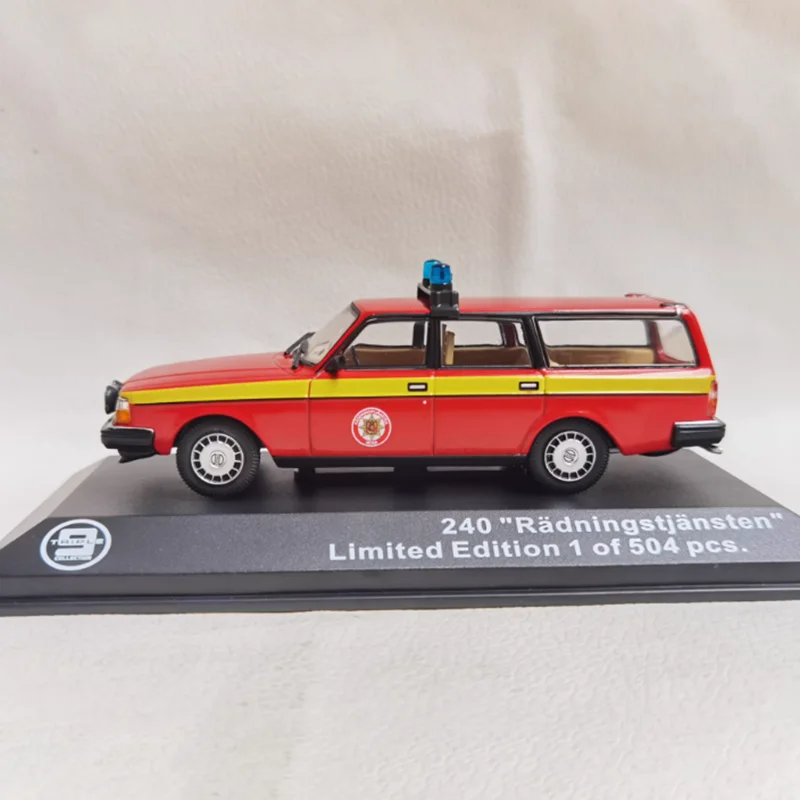 Dreifaches Simulationsautomodell aus Legierung im Maßstab 9 im Maßstab 1:43, statische Sammlung, dekoriertes Weihnachtsgeschenke-Spielzeug