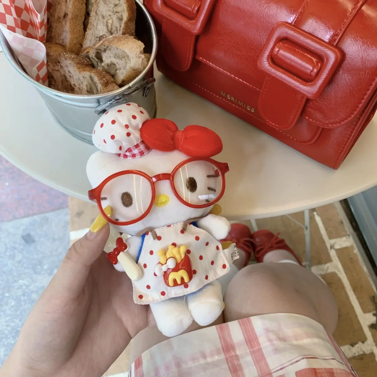 ميدالية مفاتيح سانريو هيلو كيتي 12 سم بتصميم قطة كيتي بنظارات عصرية، لعبة قطيفة لطيفة، حلقة مفاتيح للحقيبة، هدية عيد ميلاد