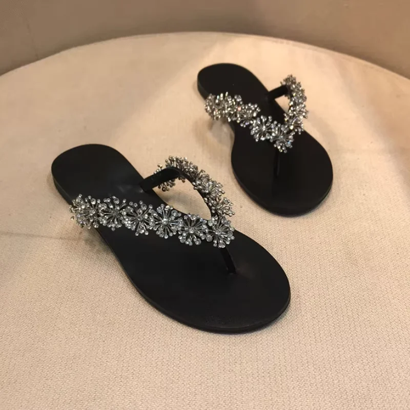 

2025 Summer New Brand Luxe Rhinestone Flip Flops Women Flat Bottomed Bright Diamond Solid Color Anti Slip Comfort Casual Sandals