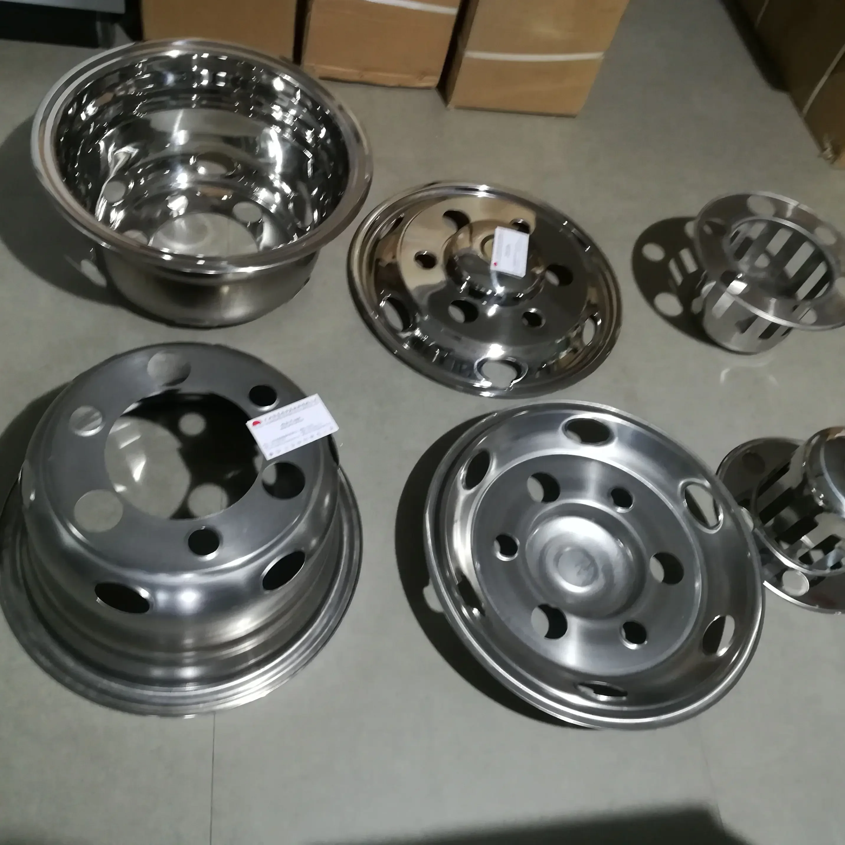 Tapetes de aço inoxidável para veículos com cobertura de roda universal de 17,5 polegadas