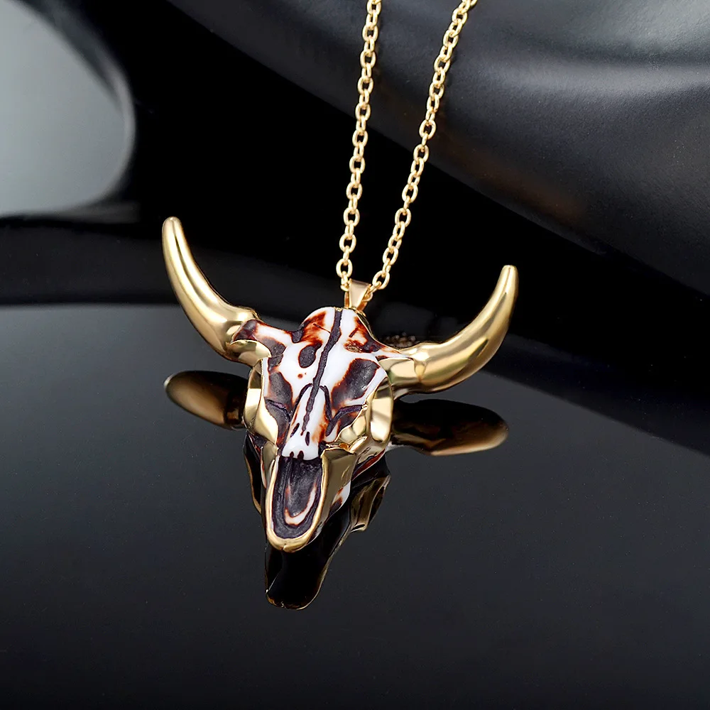 Cattle Head Pendant Necklace Boho Metal Wrapped Bovine Skull Figurine Charm Bull Horn Amulet Jewelry for Men Sweater Neck Chain