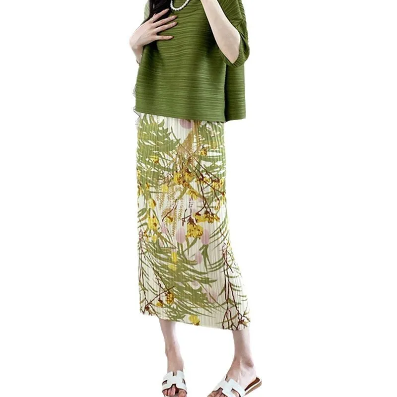 Women's Plus Size Summer New Arrival Elegant Classic Pleated Texture Lazy Style Floral Print Slit High Waist Slimming Skirt image 6