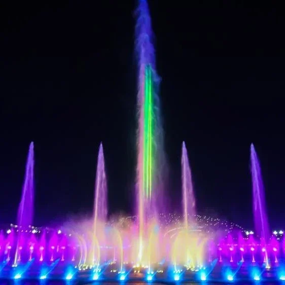 Liser Showon The Lake mit großer Musik tanzender Brunnen