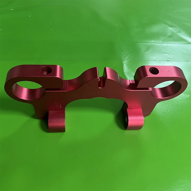 Placas superiores e inferiores de fresado CNC personalizadas de máquina de dirección de motocicleta, accesorios de motocicleta modificados personalizados mecanizados CNC