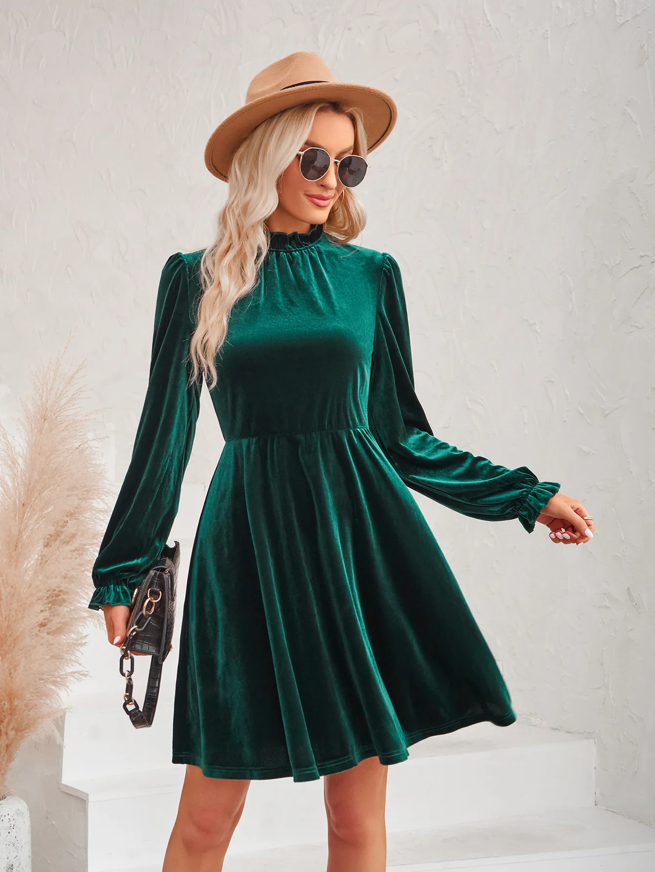 

2024New Fashion Autumn/Winter New Women's Casual High Neck Velvet Solid Color Waist Pulling Dress