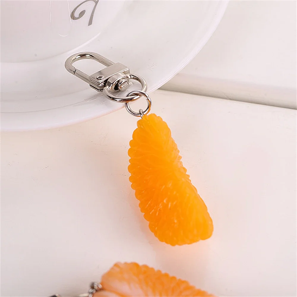 Divertido llavero de pulpa de mandarina naranja PVC lindo simulación fruta encantos bolso colgante accesorio joyería colgante llavero de regalo