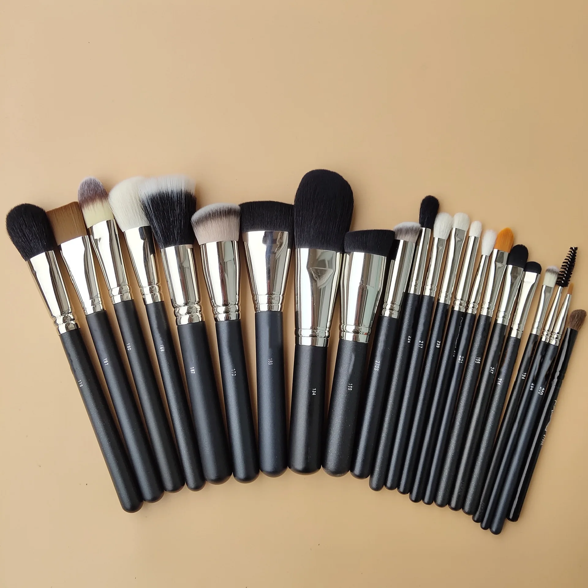 1pc M series Makeup brushes Powder Contour Eyeshadow Make Up Brush Animal Hair Wood handle High quality Cosmetic tools Artist