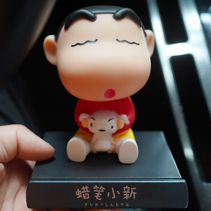 Bandai Crayon Shin Chan Figurki Anime Samochód Potrząsająca głową Lalka Auto Wnętrze Kawaii Ozdoba stołowa Bobble Head Prezent Zabawki dla dzieci