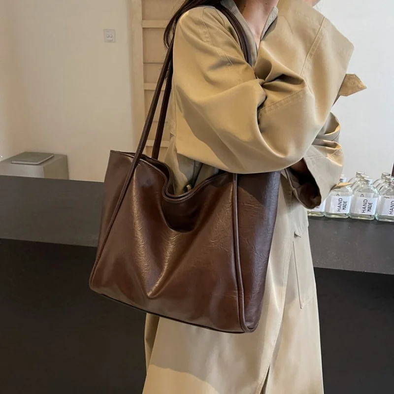 

Luxury Ladies Crossbody Handbag Made Of Quality Leather Featuring Trendy Design​