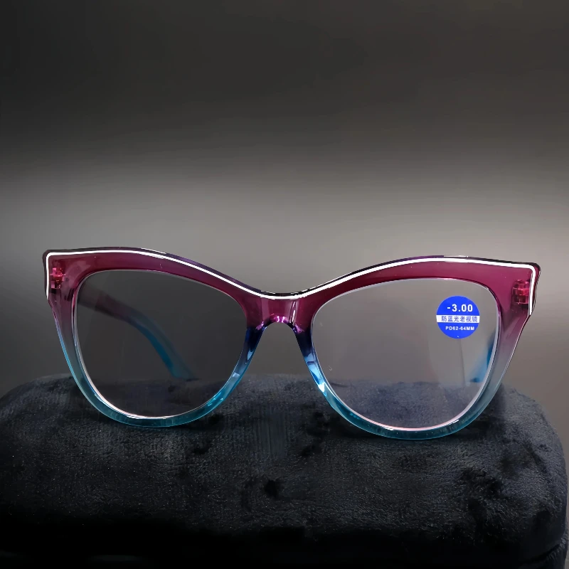 Fashionable Cat Eye Photochromic Myopia Glasses Ladies' Ultra Light Indoor and Outdoor High-definition Anti Blue Light Glasses