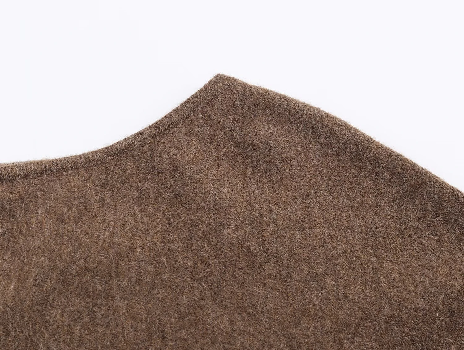 ملابس نسائية خريفية جديدة 2025 سترة كيب محبوكة غير متماثلة على الطراز الأوروبي والأمريكي