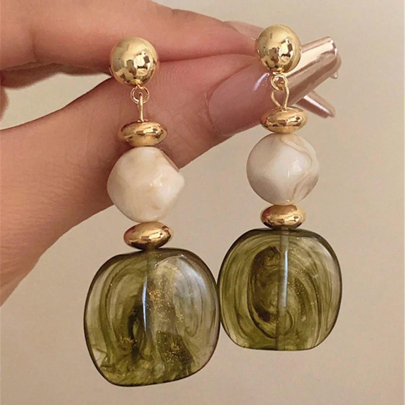 1 Pair Vintage Asymmetrical Tie Dye Acrylic Long Pendant Earrings For Women European And American Banquet Boho Chic Jewelry Gift