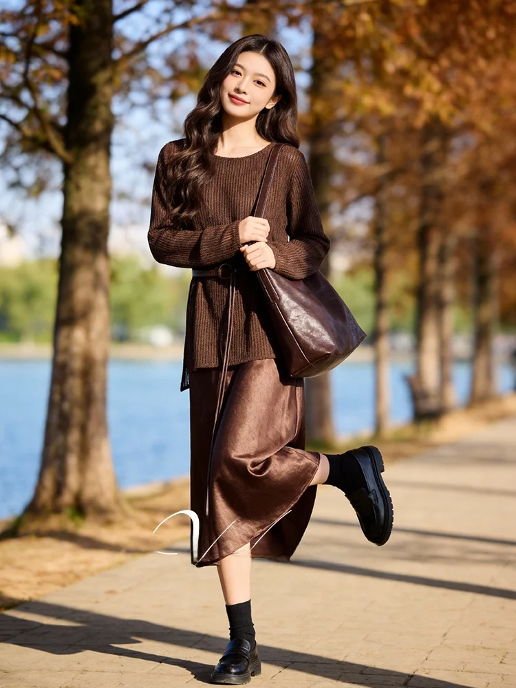 

Stunning Women's Knitted Set Large Size Spring New Arrival Casual High Waist A-Line Dress Long Sleeve Loose Fit Top And Skirt