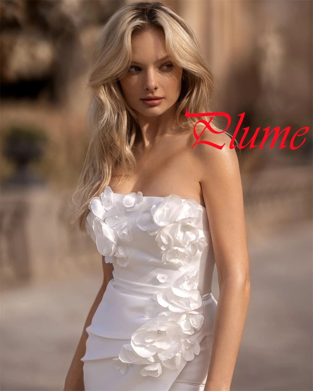 ที่กําหนดเองประณีตสีขาวซาตินชุดเจ้าสาวอารมณ์ Strapless Appliques ชุดแต่งงาน Chapel Train Lace Up กลับชุด