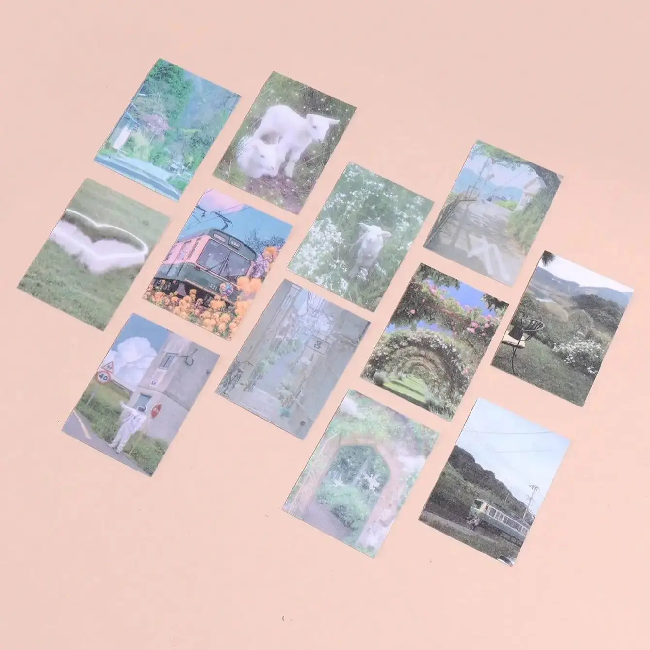 1冊の優しいスタイルの模様入り紙、非粘着性、さまざまなデザイン、スクラップブッキングや封筒の装飾に適しています。