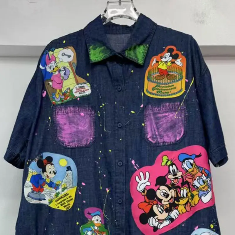 سترة دينم مطرزة برسومات كارتونية جديدة لصيف 2025 للنساء ملابس نسائية متوسطة الطول فضفاضة للتخسيس بأكمام قصيرة