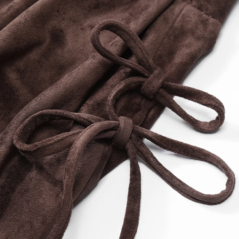 ELFSACK 2025 คอลเลคชั่นฤดูหนาวใหม่ กระโปรงมินิสเกิร์ตผ้าสักหลาดแต่งโบว์น่ารัก สไตล์ลำลอง สำหรับผู้หญิง