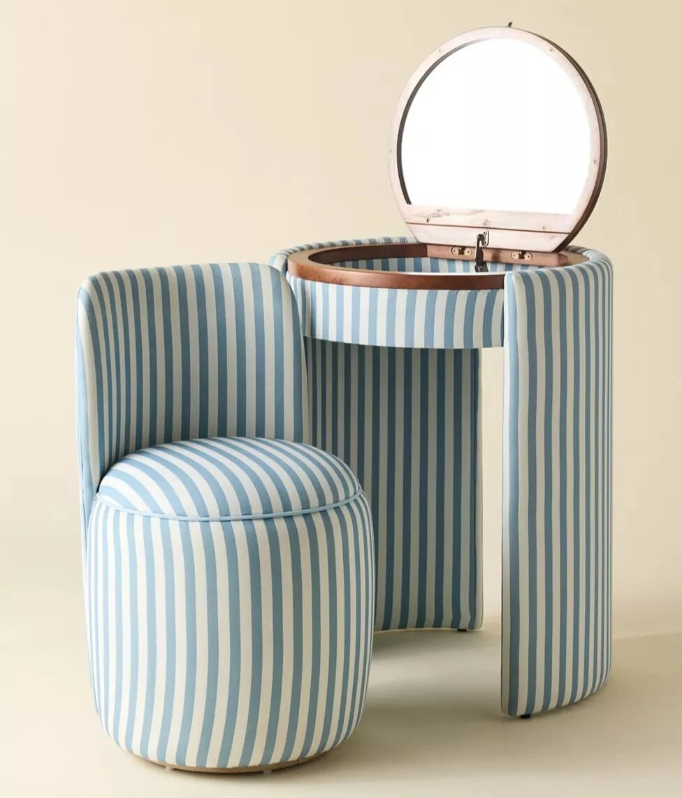 Multi Functional Designer Minimalist Dressing Table with Mirror, Creative and High-end, Modern and Storable Makeup Table