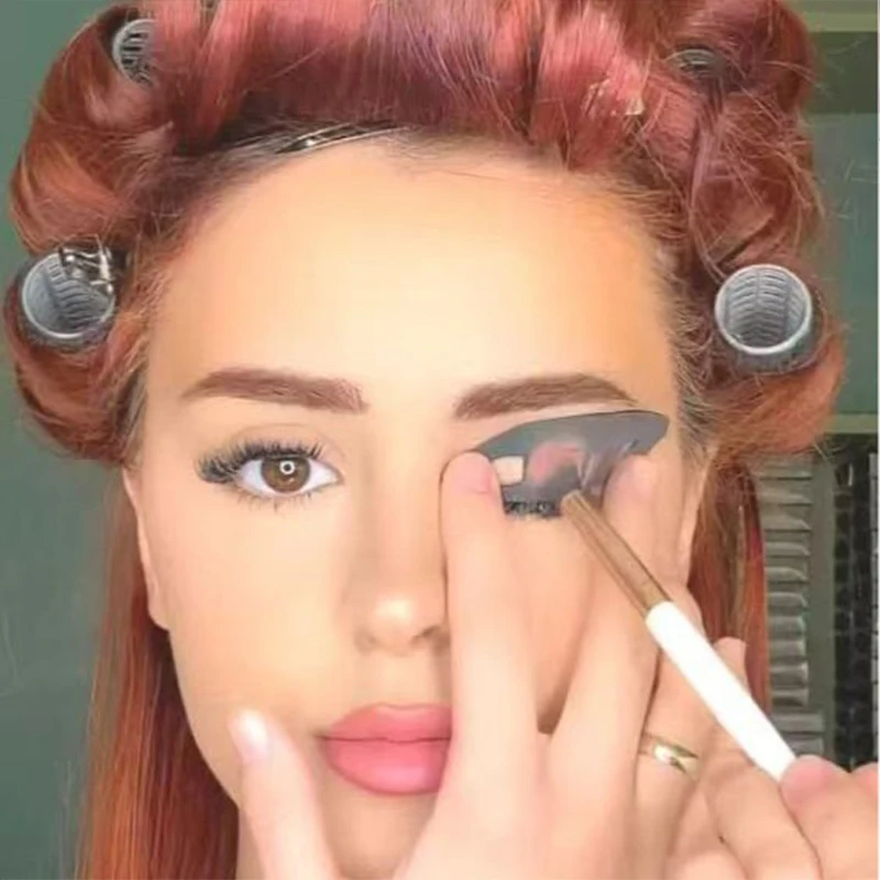 多機能アイライナーステンシルウィングチップアイライナー補助描画完璧なアイメイクアイシャドウステンシル再利用可能なメイクアップツール