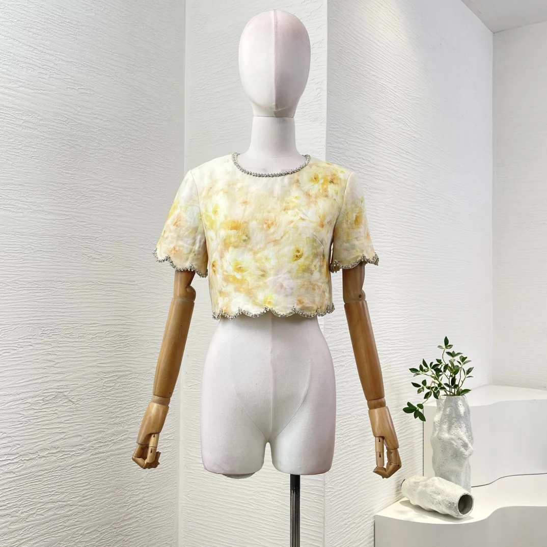 الضوء الأصفر شل حافة الأزهار طباعة الماس قصيرة الأكمام بلوزة قمم وتنورة مجموعة 2025 تصميم جديد الربيع