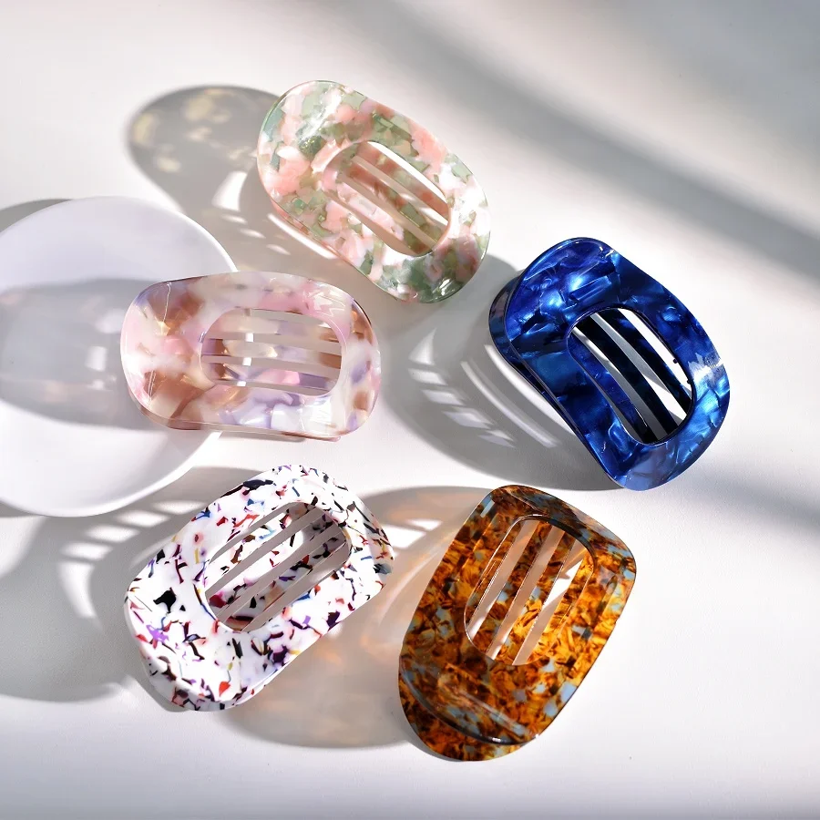 

Набор из 1 предмета: женская многоцветная заколка для волос из ацетатной кислоты, полая, овальная, плоская, подходит для густых и длинных волос, универсальная.