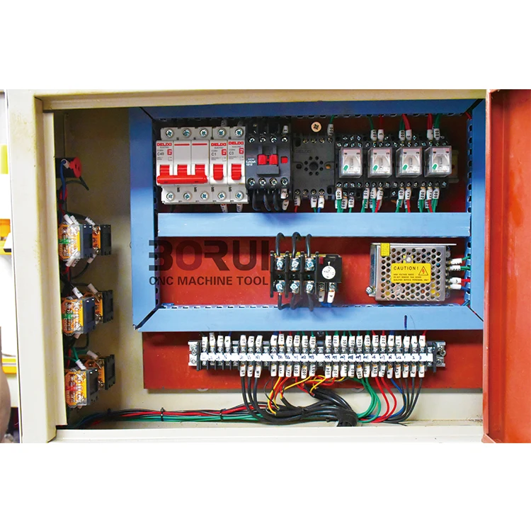Y32 200T 315T آلة الضغط الهيدروليكي ذات ثلاثة أشعة وأربعة أعمدة