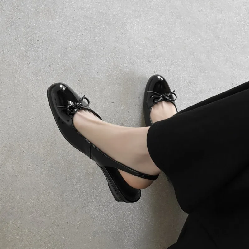 Summer Leather Shoes Women Sandals Flat Round toe Elegant Ladies Party Office Soft Comfortable Black Shoes Daily Wear D1018
