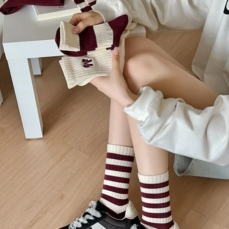 

5 Pairs of Random Color Red Striped Socks, Angora Red Socks for Women, Mid-Calf Socks, Burgundy Casual Versatile Long Socks for Spring and Autumn